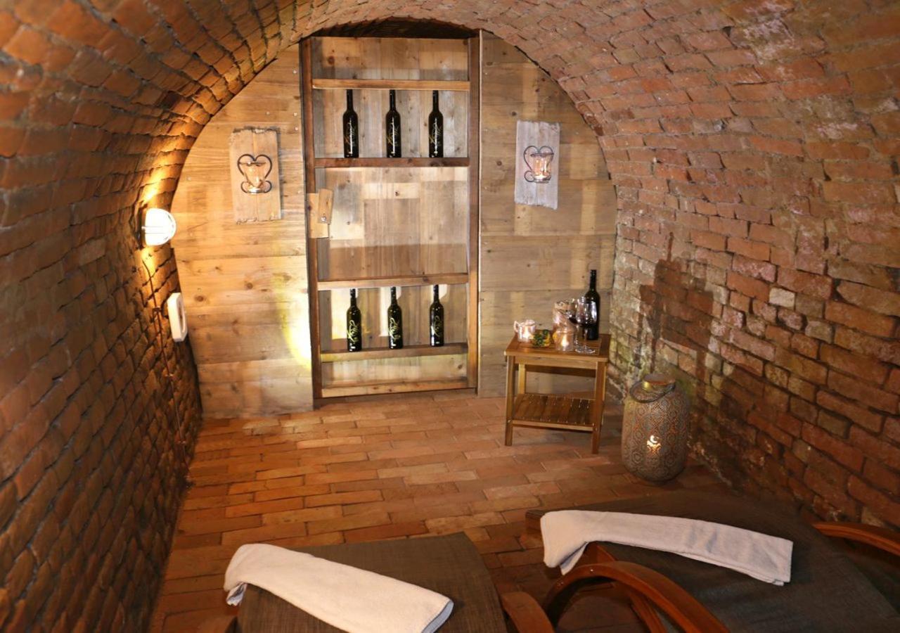 Winzerhof Kuessler - Weinviertel Otel Stillfried Dış mekan fotoğraf