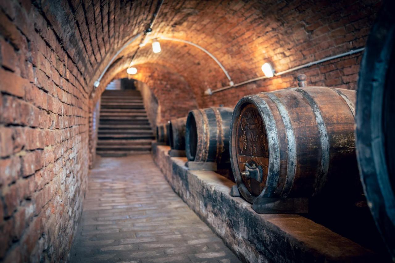 Winzerhof Kuessler - Weinviertel Otel Stillfried Dış mekan fotoğraf