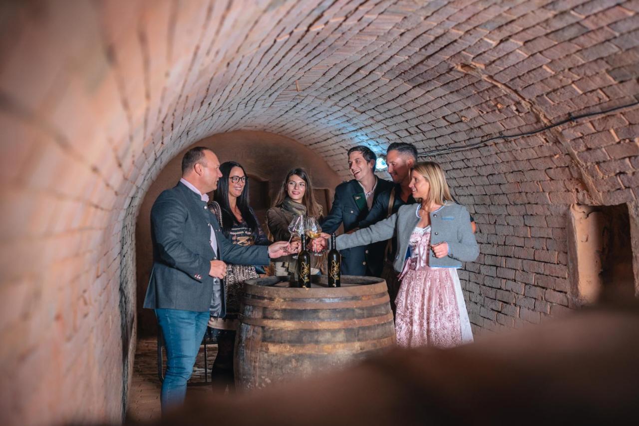 Winzerhof Kuessler - Weinviertel Otel Stillfried Dış mekan fotoğraf