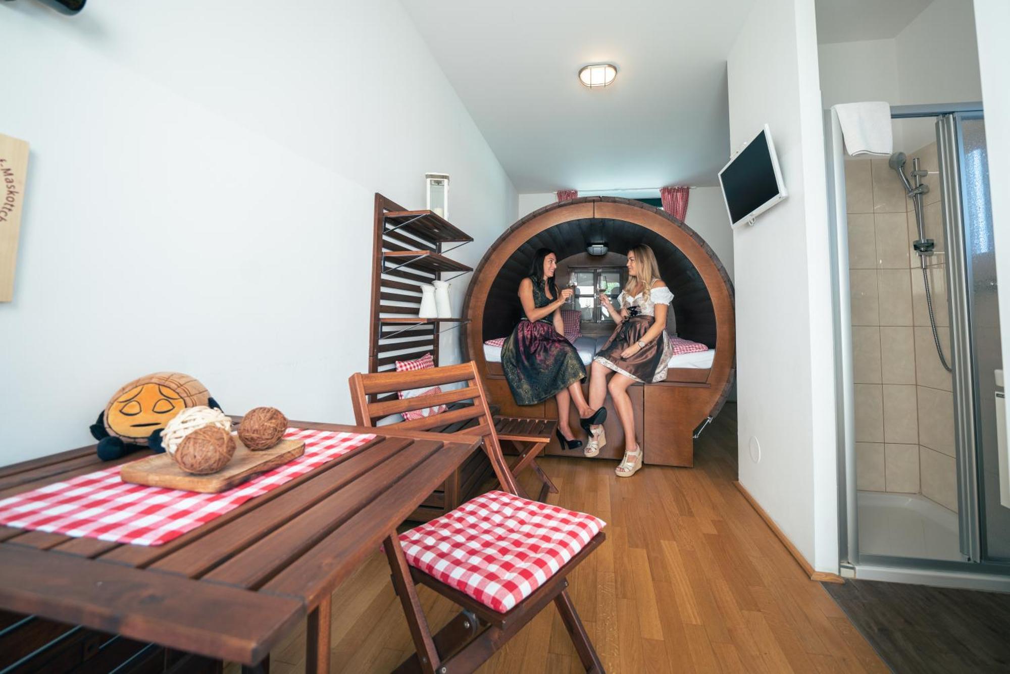 Winzerhof Kuessler - Weinviertel Otel Stillfried Dış mekan fotoğraf