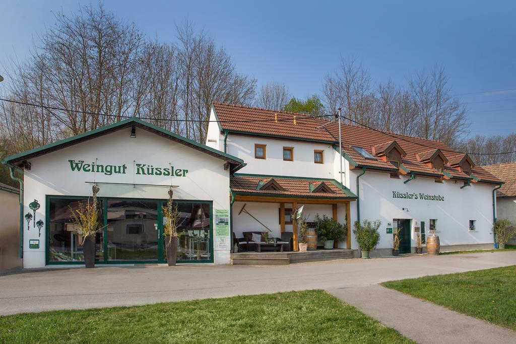 Winzerhof Kuessler - Weinviertel Otel Stillfried Dış mekan fotoğraf