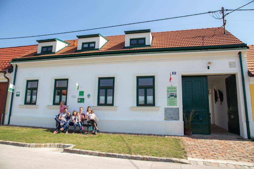 Winzerhof Kuessler - Weinviertel Otel Stillfried Dış mekan fotoğraf