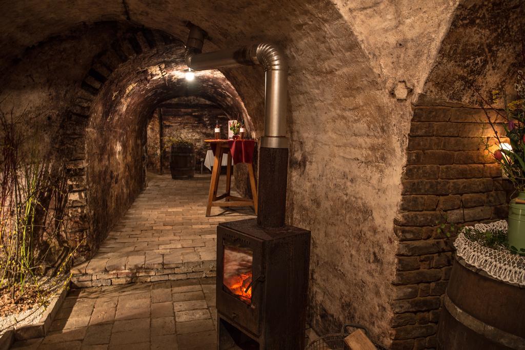 Winzerhof Kuessler - Weinviertel Otel Stillfried Dış mekan fotoğraf